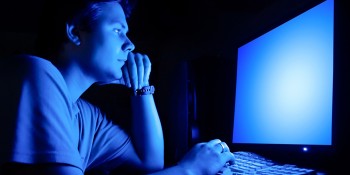 パソコンメガネはもう不要！ブルーライトから目を守る無料ソフト　